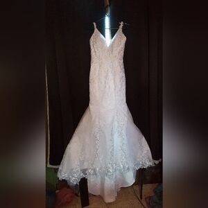 Elegant White Lace Wedding Dress